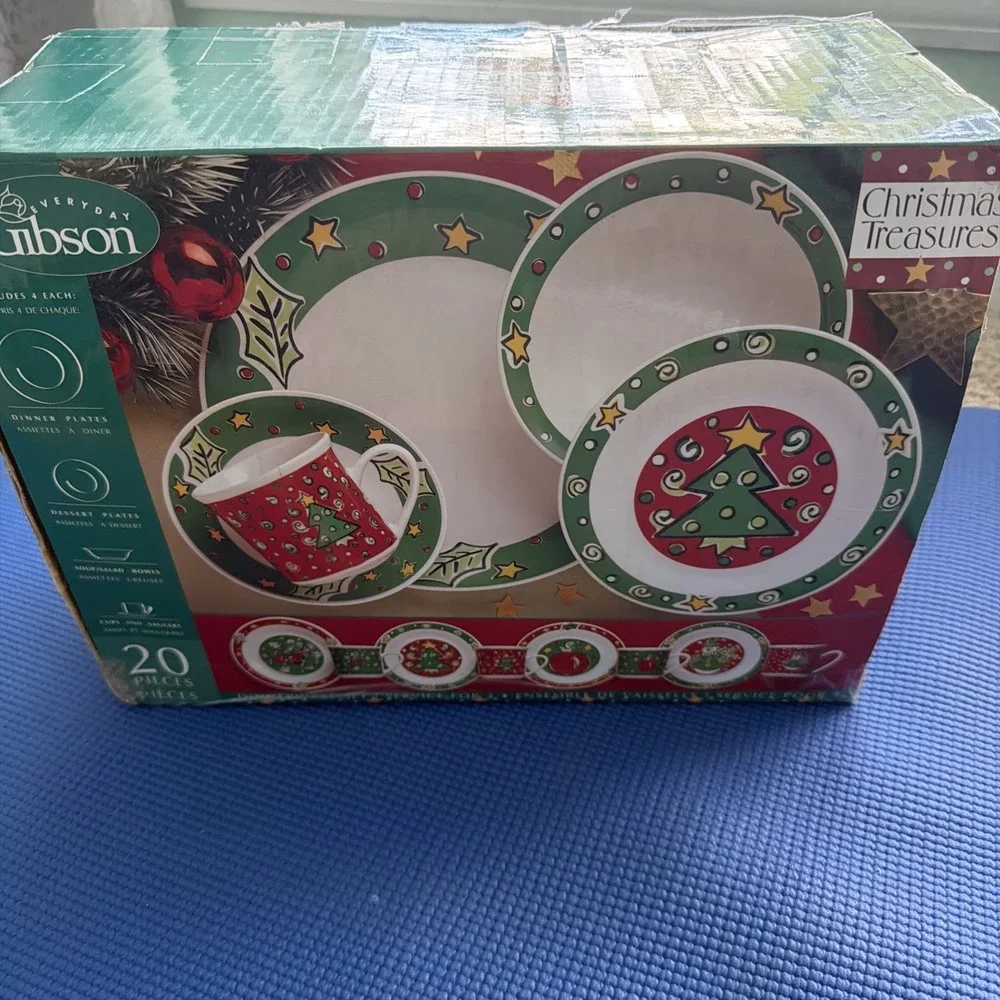NEW Gibson Christmas Treasures Holiday Dinnerware 20pc Set Serving 4 W/Box Vtg
